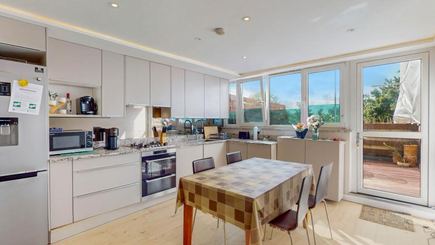 			3 Bedroom, 1 bath, 1 reception Flat			 Netherwood Street, West Hampstead (Inclusive of Gas)